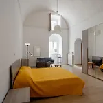 Guesthost - Maison Cesarea Chic Appartamento *