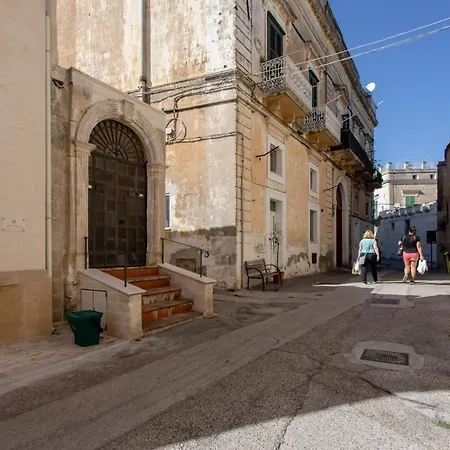 Guesthost - Maison Cesarea Chic Appartamento Matera